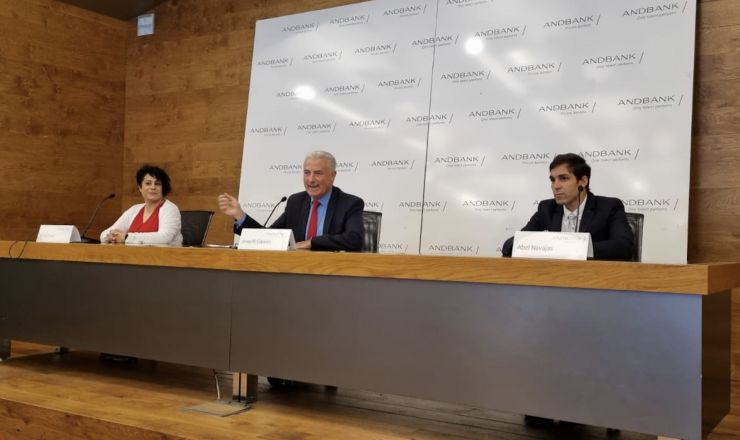 D'esquerra a dreta, María Zarco, directora financera d'Andbank, Josep Maria Cabanes, Sotsdirector General de Banca País d'Andbank, i Abel Navajas, CEO de Woonivers.
